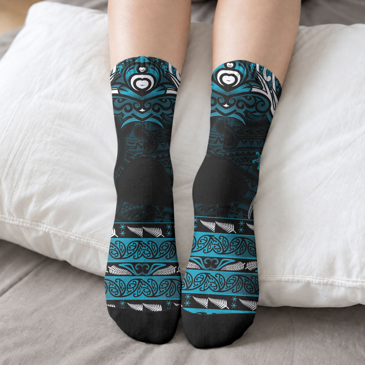 Personalised Ngati Porou Aotearoa Meri Kirihimete Crew Socks Maori Kiwi Bird Silver Fern Koru Pattern