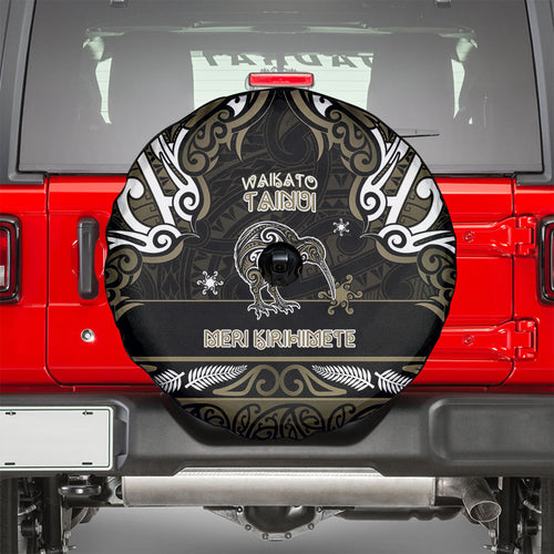 Waikato Tainui Aotearoa Meri Kirihimete Spare Tire Cover Maori Kiwi Bird Silver Fern Koru Pattern