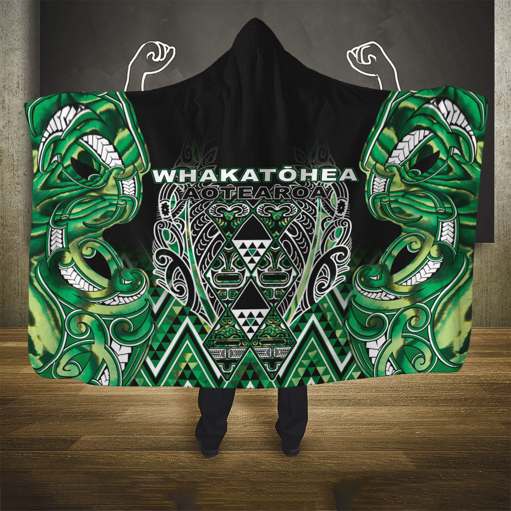 Aotearoa Whakatohea Hooded Blanket Maori Tribal Green Abalone Paua Shell Pattern