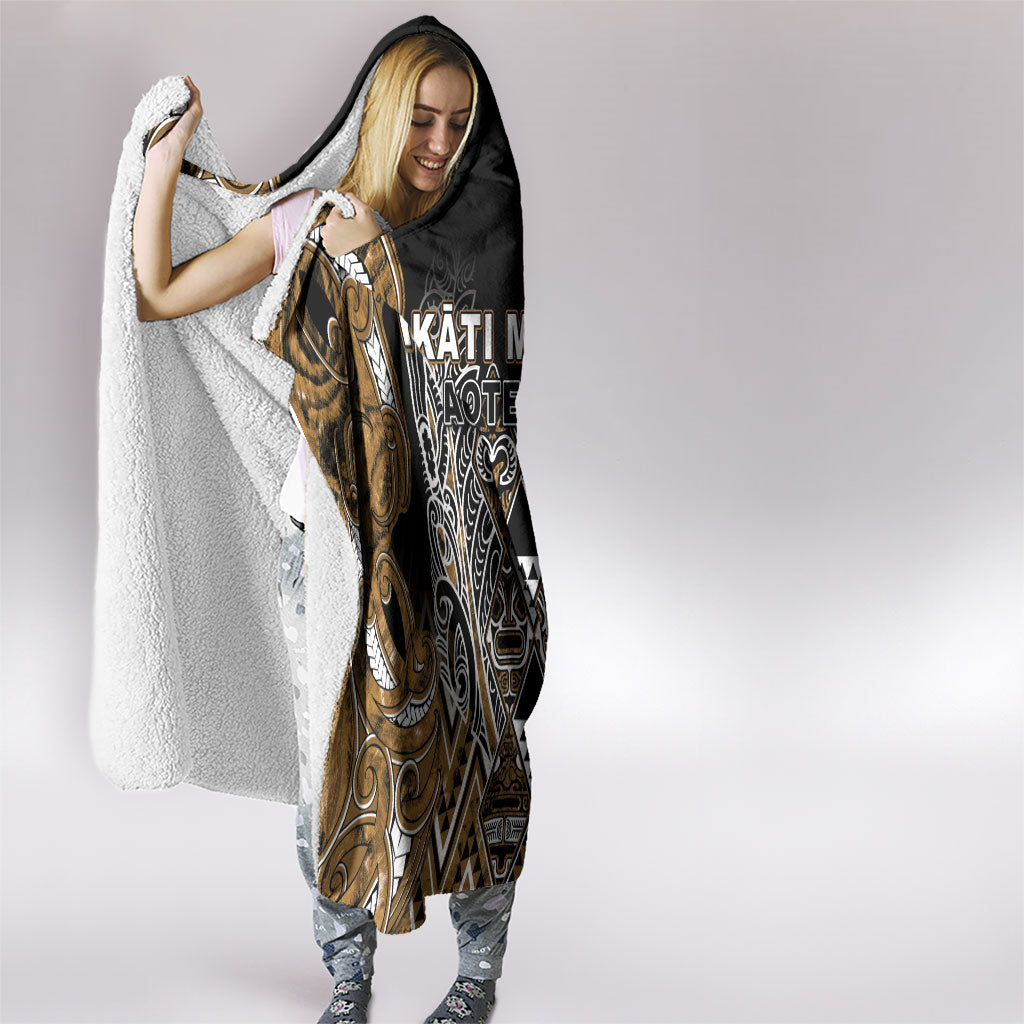 Aotearoa Kati Mamoe Hooded Blanket Maori Brown Tribal Paua Shell Pattern