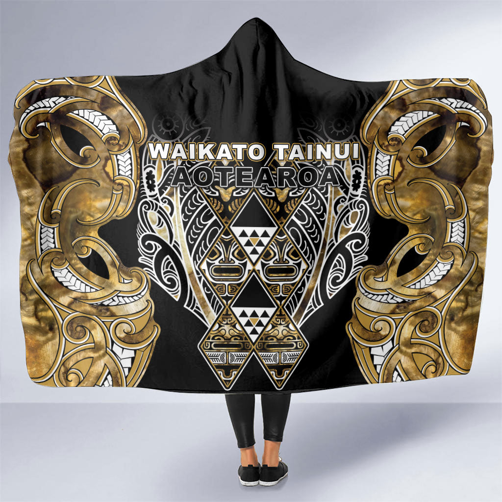Aotearoa Waikato Tainui Hooded Blanket Maori Light Gold Tribal Paua Shell Pattern