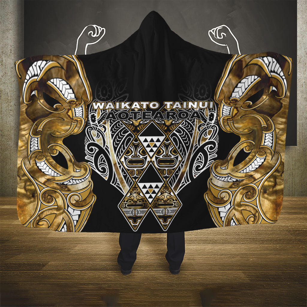 Aotearoa Waikato Tainui Hooded Blanket Maori Light Gold Tribal Paua Shell Pattern