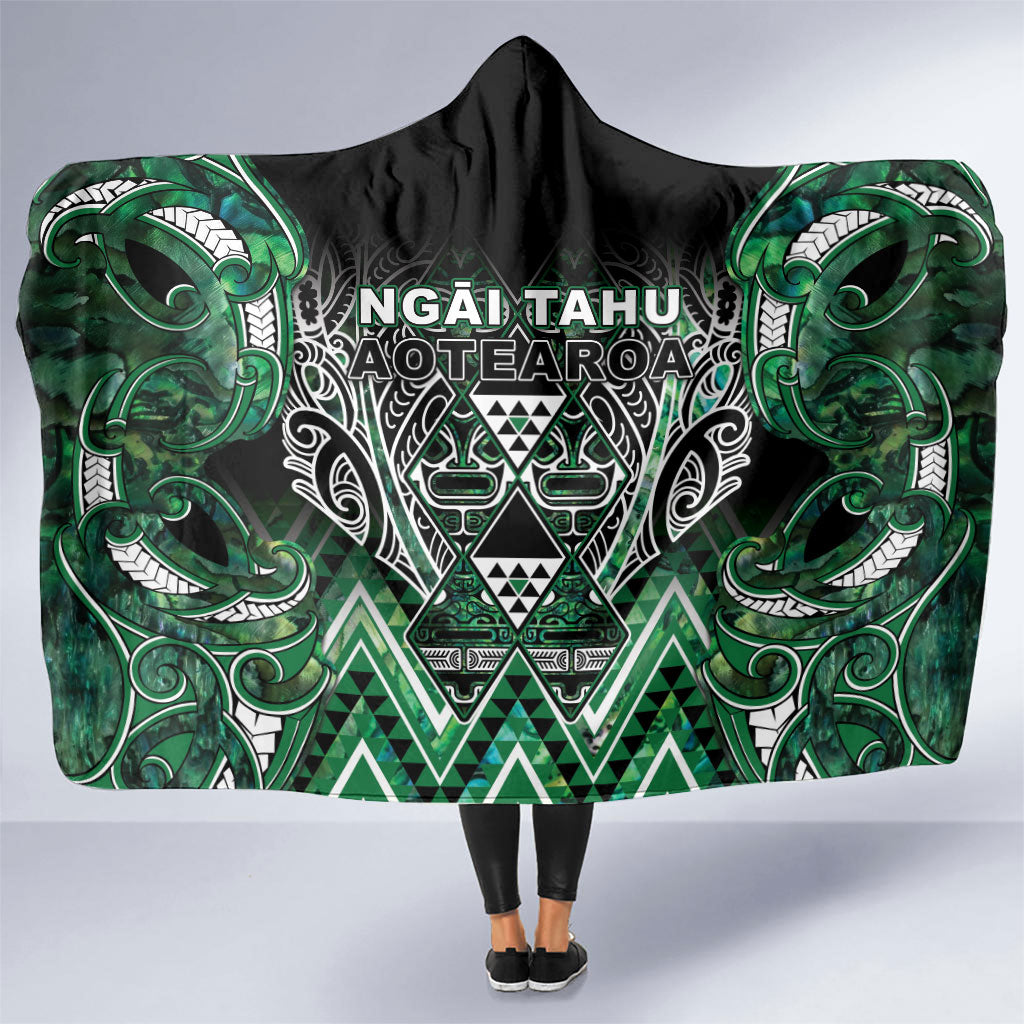 Aotearoa Ngai Tahu Hooded Blanket Maori Tribal Dark Green Paua Shell Pattern