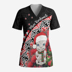 New Zealand Christmas Meri Kirihimete Scrub Top Santa Hei Tiki Pohutukawa - Aussie Hoodie