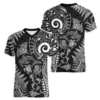 New Zealand Sea Animals Women V-Neck T-Shirt with Maori Koru Tribal Tattoo and Silver Ferns Black Color