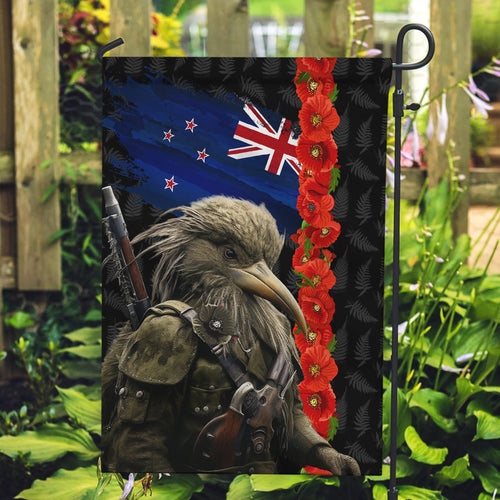 New Zealand Kiwi Soldier ANZAC Garden Flag Red Poppy Flower and Silver Fern Pattern