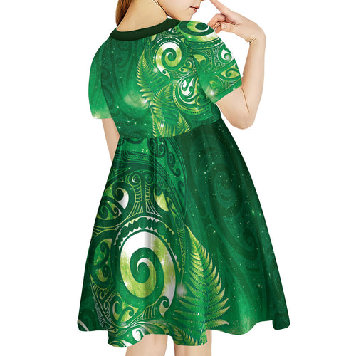 Aotearoa New Zealand New Year Kid Short Sleeve Dress Tribal Koru Tattoo Green Galaxy Maori Silver Fern