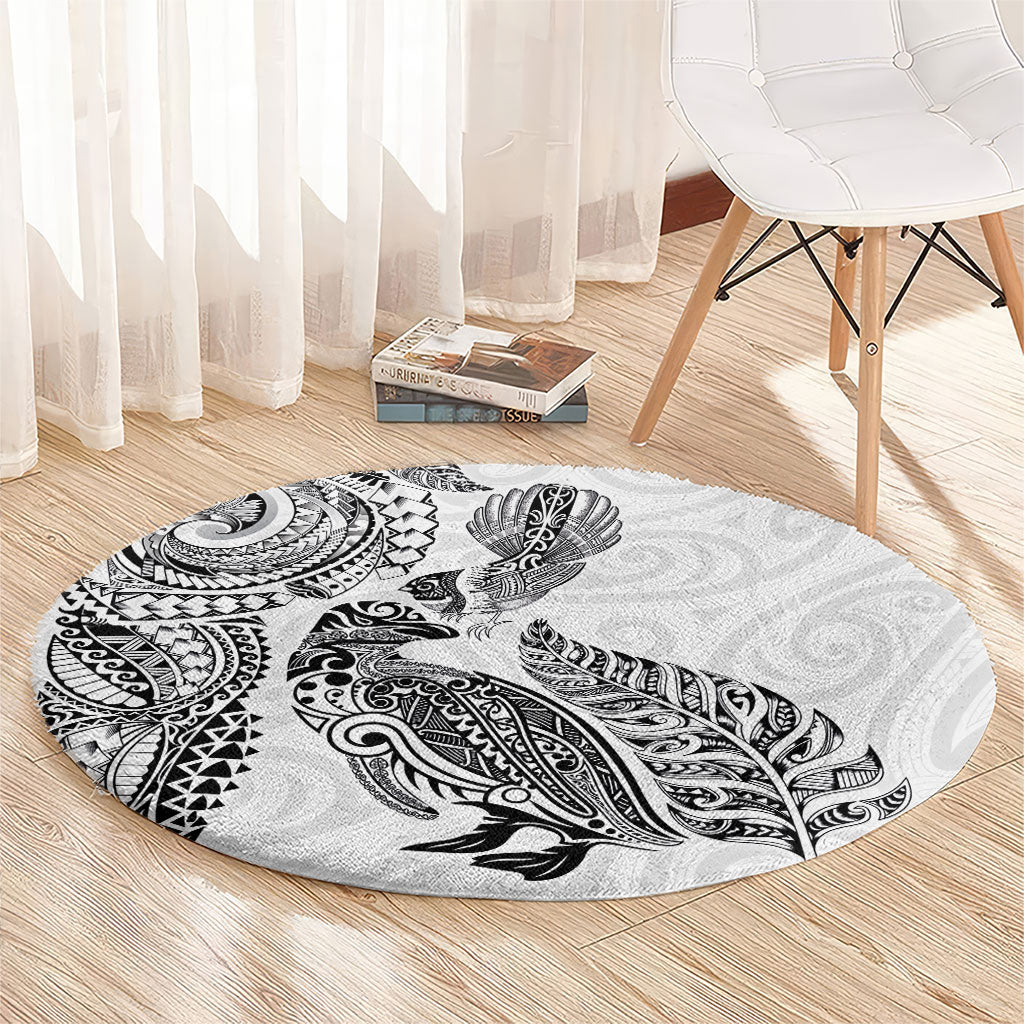 Aotearoa Moko Tribal Tattoo Round Carpet New Zealand Maori Penguin and Fantail White Color