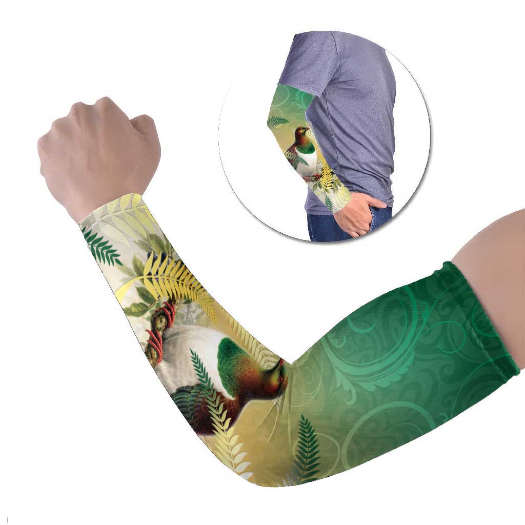 New Zealand Pigeon Kereru Arm Sleeves Maori Fern Art Green Gradient - Aussie Hoodie