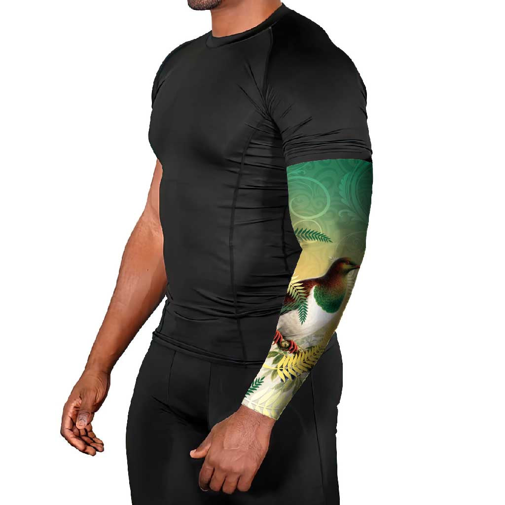 New Zealand Pigeon Kereru Arm Sleeves Maori Fern Art Green Gradient - Aussie Hoodie