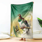 New Zealand Pigeon Kereru Blanket Maori Fern Art Green Gradient - Aussie Hoodie