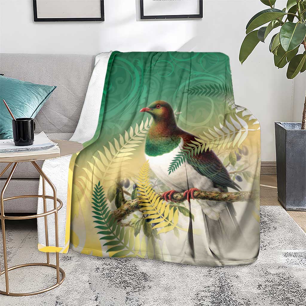 New Zealand Pigeon Kereru Blanket Maori Fern Art Green Gradient - Aussie Hoodie