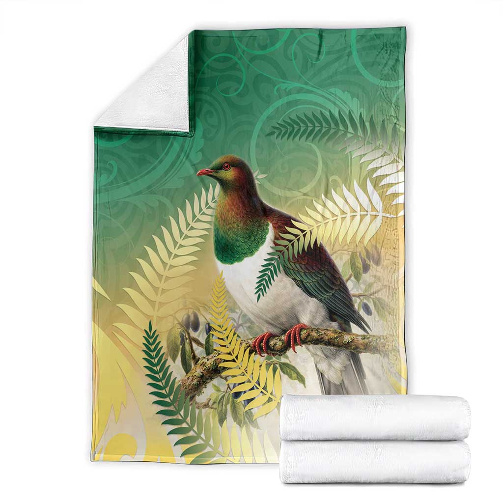 New Zealand Pigeon Kereru Blanket Maori Fern Art Green Gradient - Aussie Hoodie