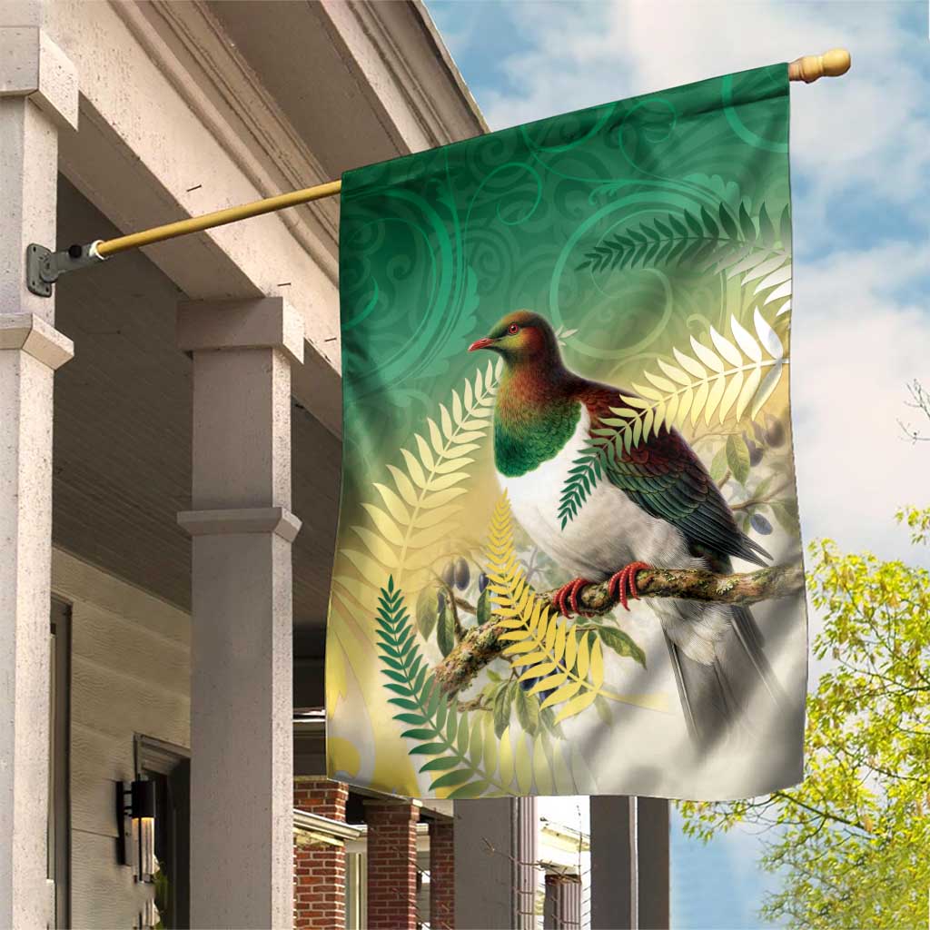 New Zealand Pigeon Kereru Garden Flag Maori Fern Art Green Gradient - Aussie Hoodie
