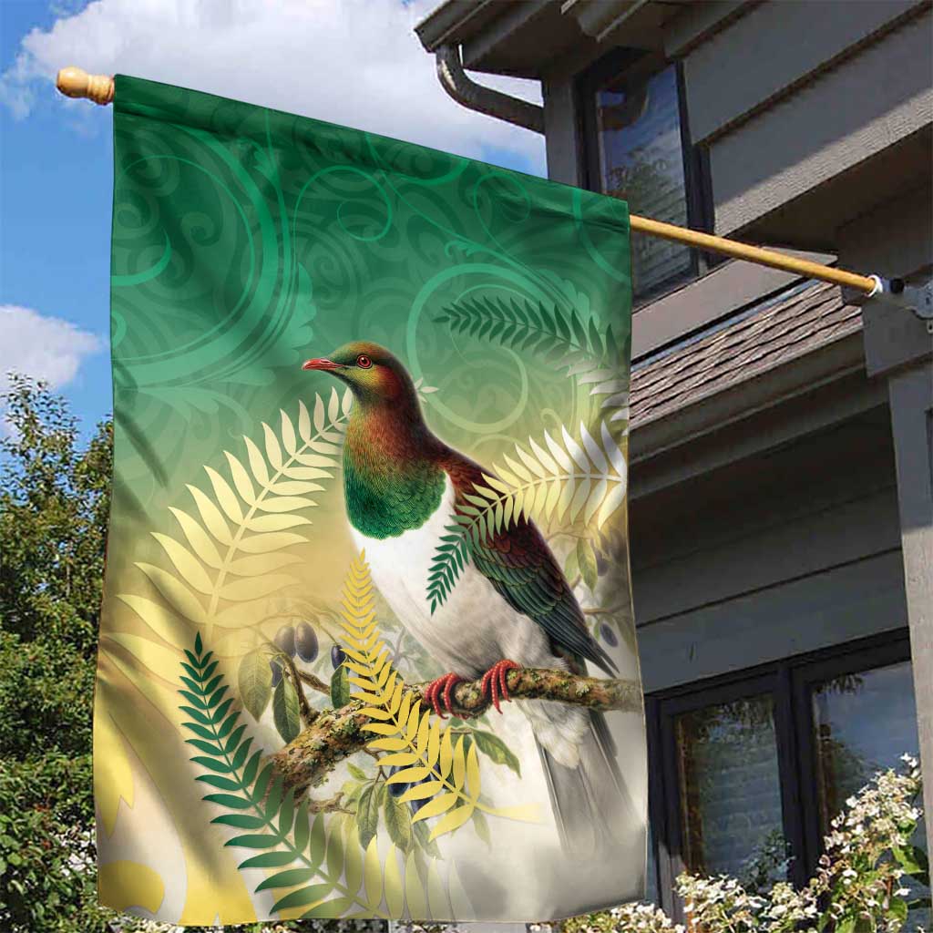 New Zealand Pigeon Kereru Garden Flag Maori Fern Art Green Gradient - Aussie Hoodie