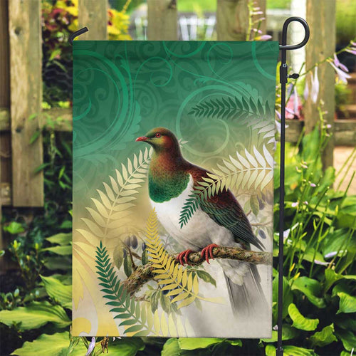 New Zealand Pigeon Kereru Garden Flag Maori Fern Art Green Gradient - Aussie Hoodie