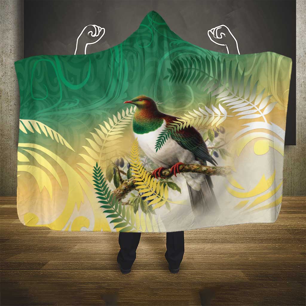 New Zealand Pigeon Kereru Hooded Blanket Maori Fern Art Green Gradient - Aussie Hoodie