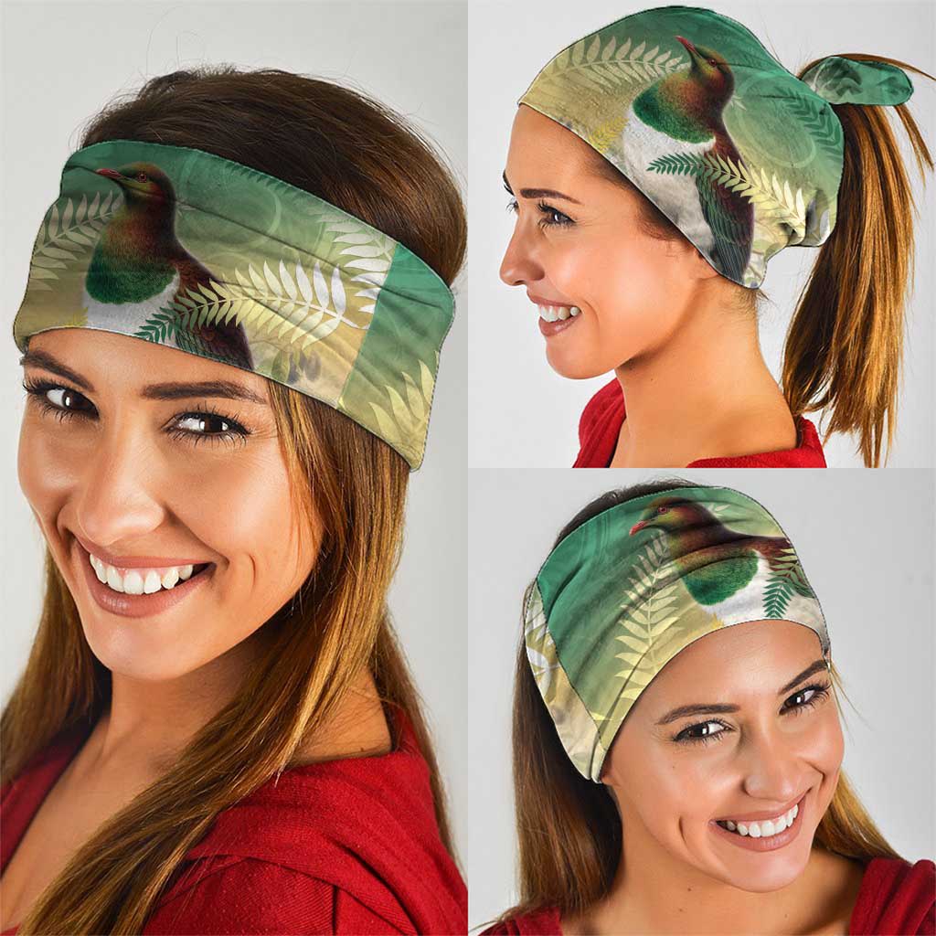 New Zealand Pigeon Kereru Neck Gaiter Maori Fern Art Green Gradient - Aussie Hoodie