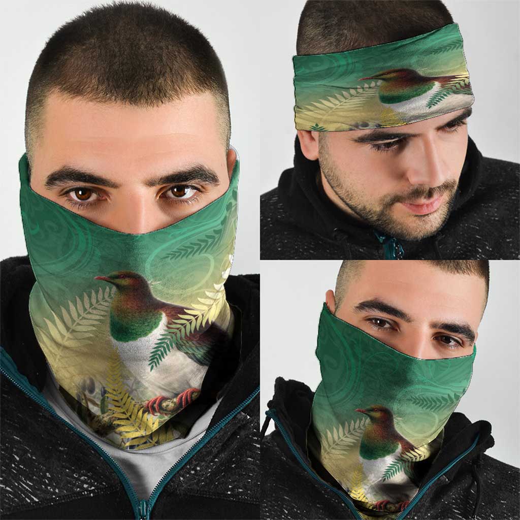 New Zealand Pigeon Kereru Neck Gaiter Maori Fern Art Green Gradient - Aussie Hoodie