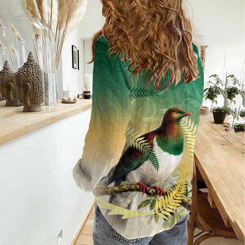 New Zealand Pigeon Kereru Women Casual Shirt Maori Fern Art Green Gradient - Aussie Hoodie