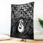 New Zealand Maori Blanket Poutama Manaia Black Paua Shell
