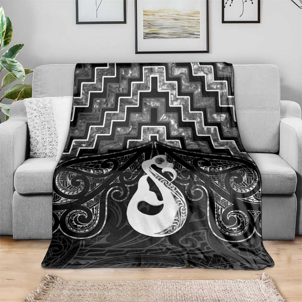New Zealand Maori Blanket Poutama Manaia Black Paua Shell