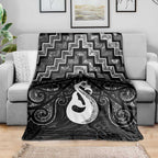 New Zealand Maori Blanket Poutama Manaia Black Paua Shell