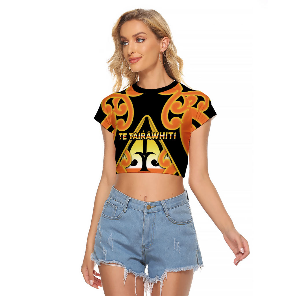 Personalised New Zealand Te Tairawhiti Raglan Cropped T Shirt Maori Koru Pattern