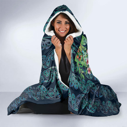 Aotearoa Maori Mangopare Christmas Hooded Blanket Pikawakawa and Tui