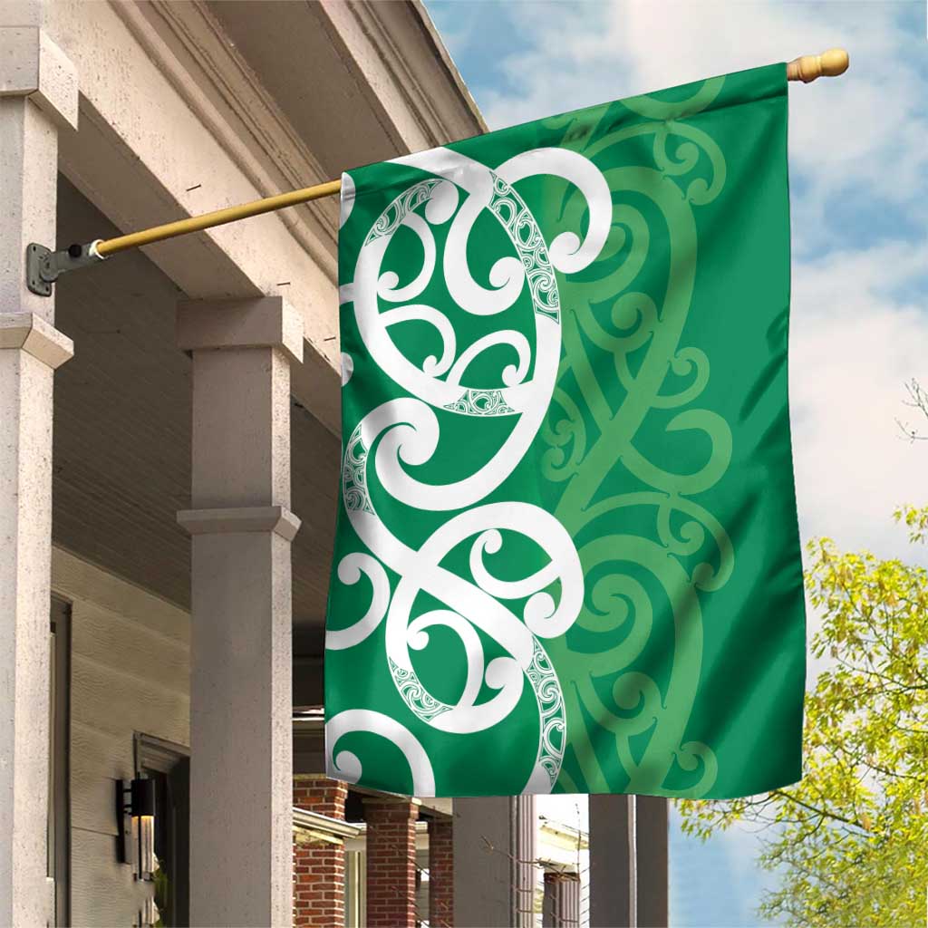 Pounamu Green Maori Garden Flag Koru Kowhaiwhai - Aussie Hoodie