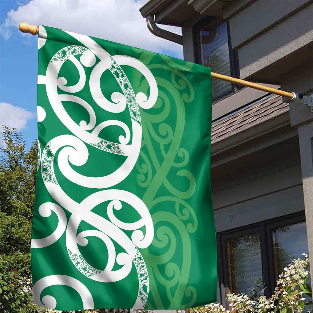 Pounamu Green Maori Garden Flag Koru Kowhaiwhai - Aussie Hoodie