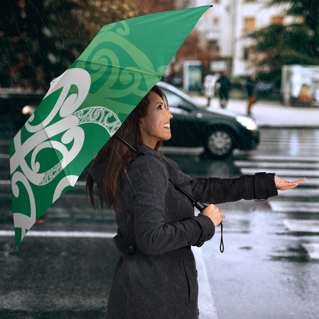 Pounamu Green Maori Umbrella Koru Kowhaiwhai - Aussie Hoodie