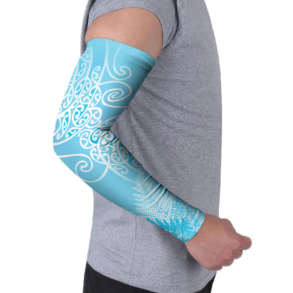 Aotearoa Maori Koru Curves Arm Sleeves Silver Ferns - Turquoise