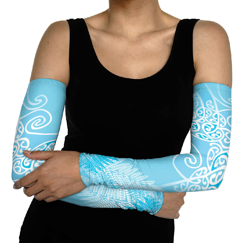 Aotearoa Maori Koru Curves Arm Sleeves Silver Ferns - Turquoise