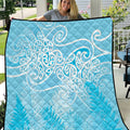 Aotearoa Maori Koru Curves Quilt Silver Ferns - Turquoise