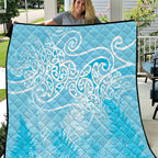 Aotearoa Maori Koru Curves Quilt Silver Ferns - Turquoise