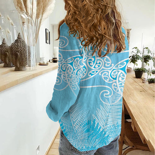 Aotearoa Maori Koru Curves Women Casual Shirt Silver Ferns - Turquoise