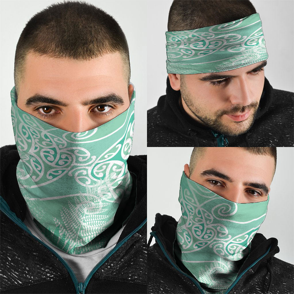 Aotearoa Maori Koru Curves Neck Gaiter Silver Ferns - Mint