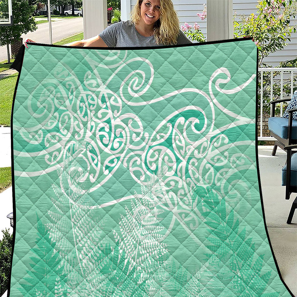 Aotearoa Maori Koru Curves Quilt Silver Ferns - Mint