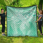Aotearoa Maori Koru Curves Quilt Silver Ferns - Mint