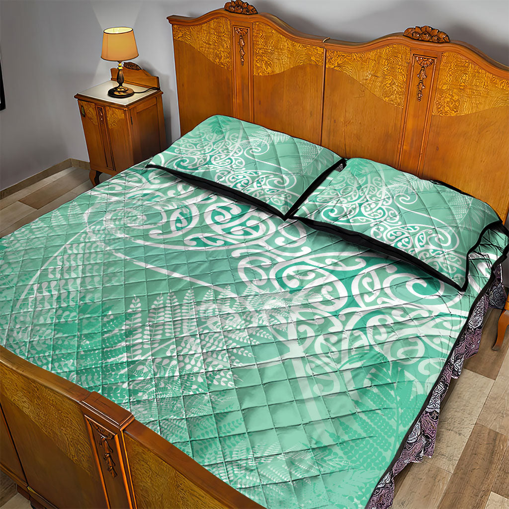 Aotearoa Maori Koru Curves Quilt Bed Set Silver Ferns - Mint