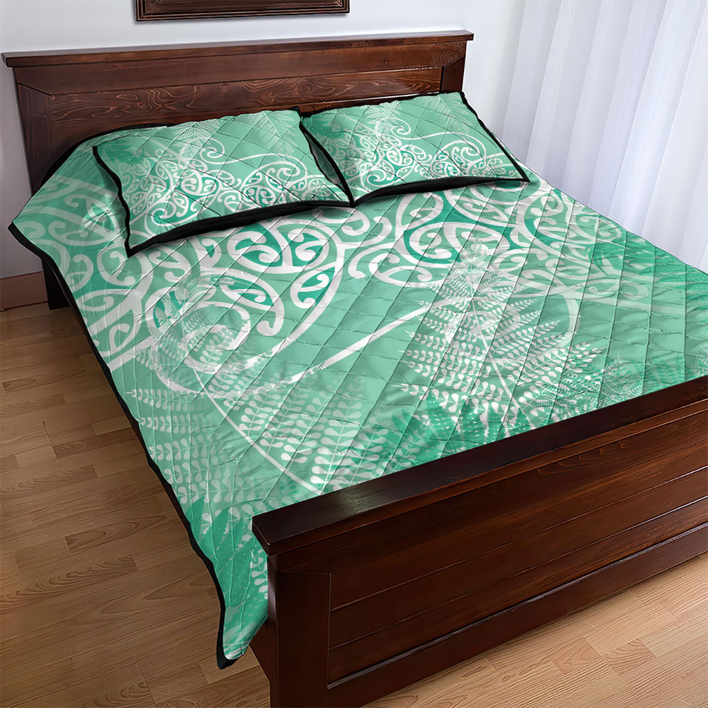 Aotearoa Maori Koru Curves Quilt Bed Set Silver Ferns - Mint