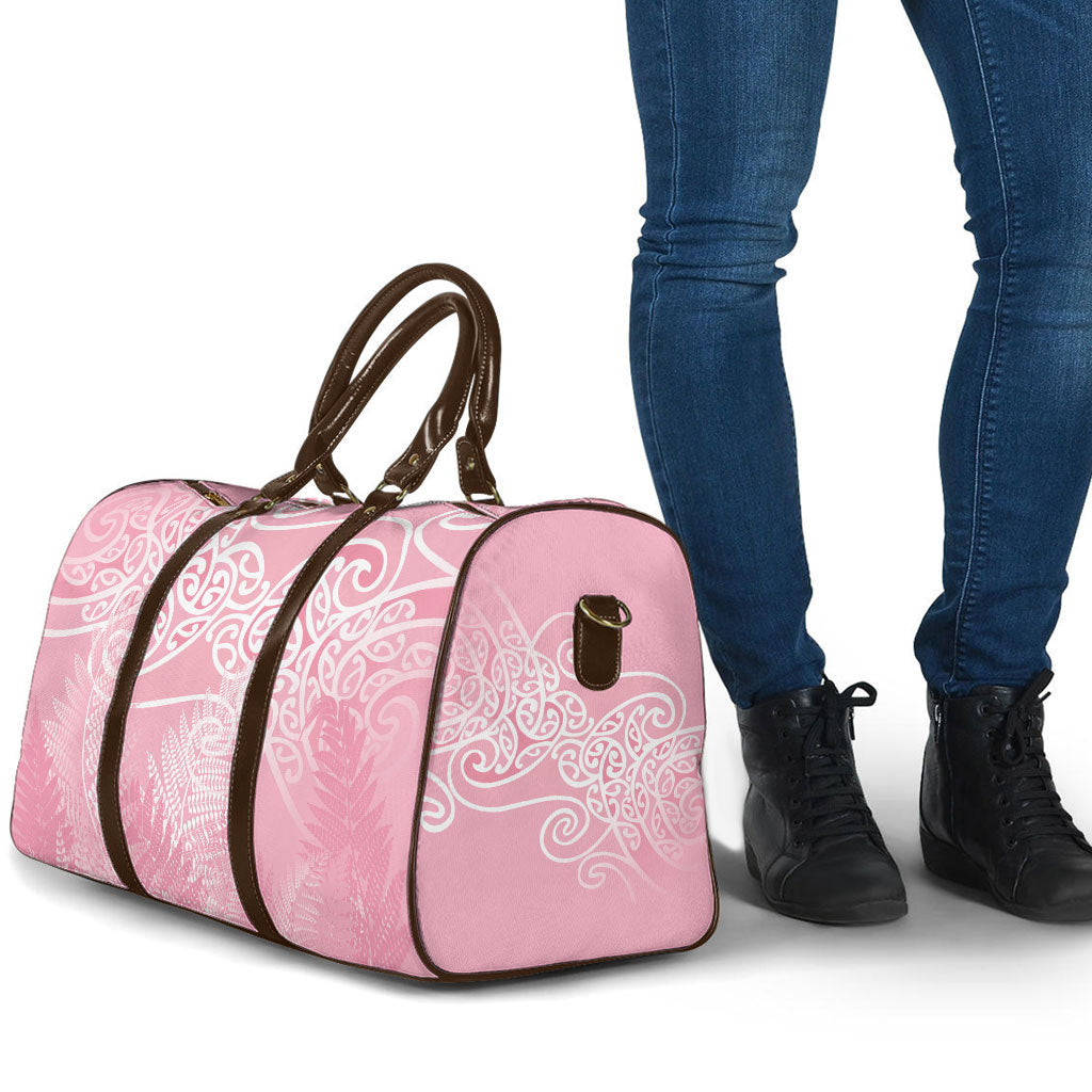 Aotearoa Maori Koru Curves Travel Bag Silver Ferns - Rose Pink