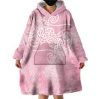 Aotearoa Maori Koru Curves Wearable Blanket Hoodie Silver Ferns - Rose Pink