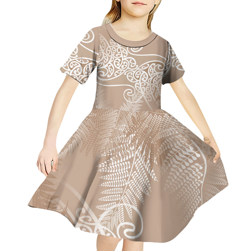 Aotearoa Maori Koru Curves Kid Short Sleeve Dress Silver Ferns - Mocha
