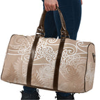 Aotearoa Maori Koru Curves Travel Bag Silver Ferns - Mocha