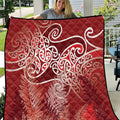 Aotearoa Maori Koru Curves Quilt Silver Ferns - Crimson Red