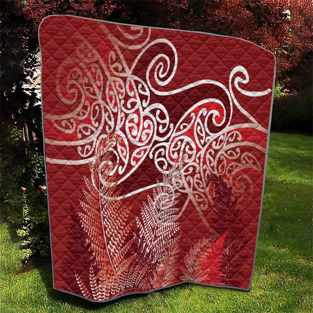 Aotearoa Maori Koru Curves Quilt Silver Ferns - Crimson Red