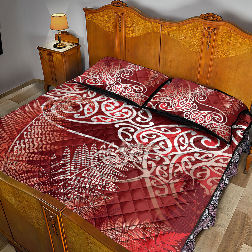 Aotearoa Maori Koru Curves Quilt Bed Set Silver Ferns - Crimson Red
