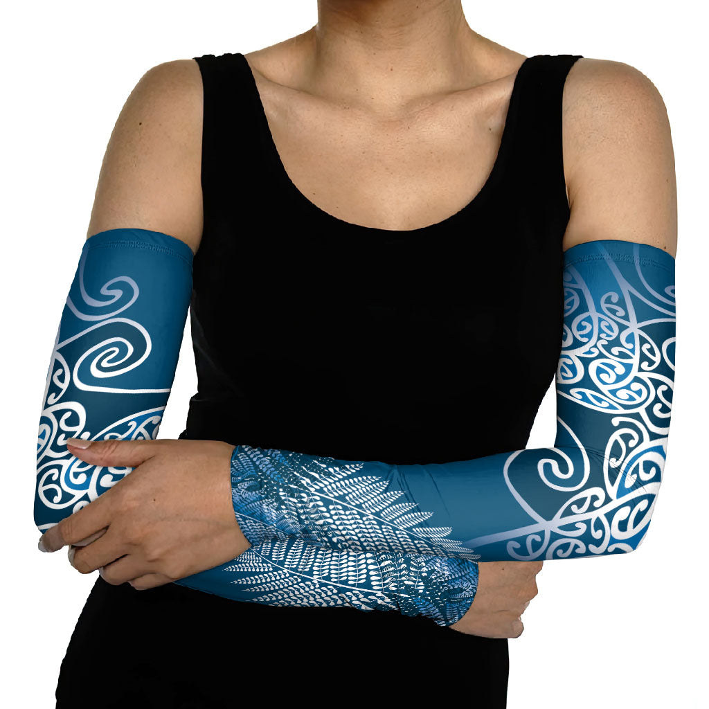 Aotearoa Maori Koru Curves Arm Sleeves Silver Ferns - Navy Blue